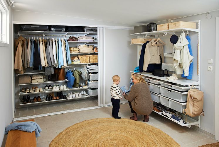 Elfa_Clothing_Interior_click-in_system_Classic_Slidingdoor_Artic_2023_03_2021.jpg