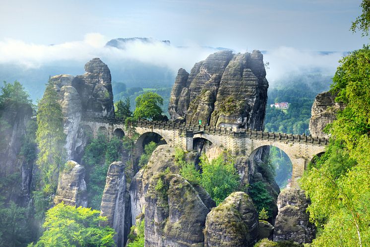 Lohmen_Sächsische_Schweiz_Bastei_im_Nationalpark.jpg