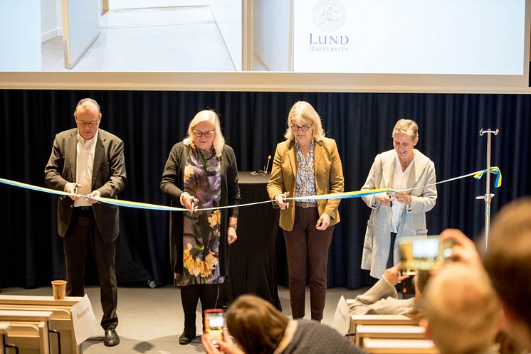 Bandklippning vid nyinvigning 7T MR-anläggning.jpg
