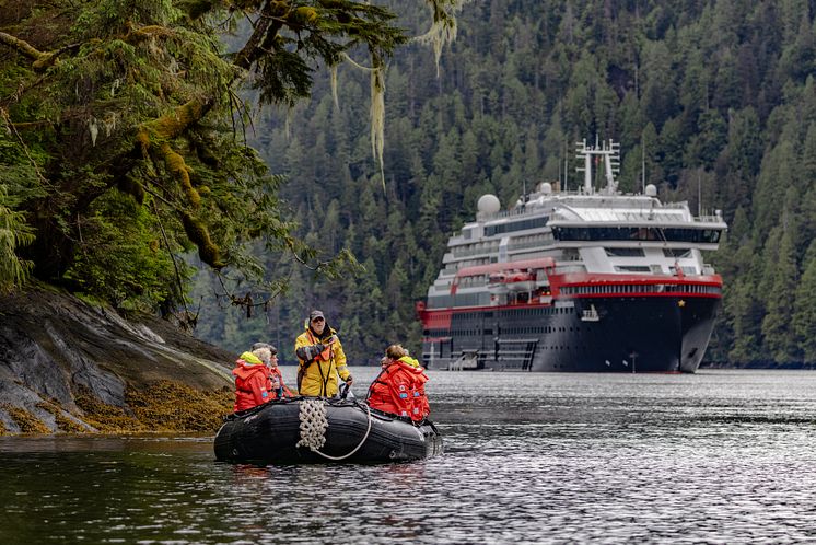 © HX_Oscar_Farrera_MS_Roald_Amundsen_Alaska.jpg