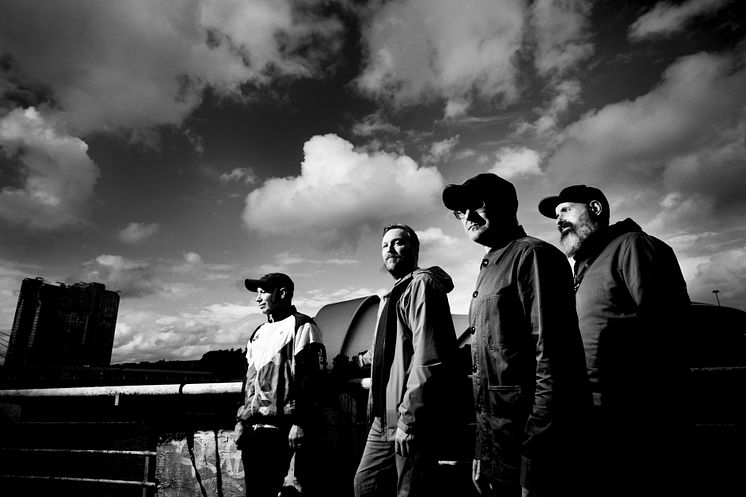 Single 1 Tour Photo by Steve Gullick.jpg
