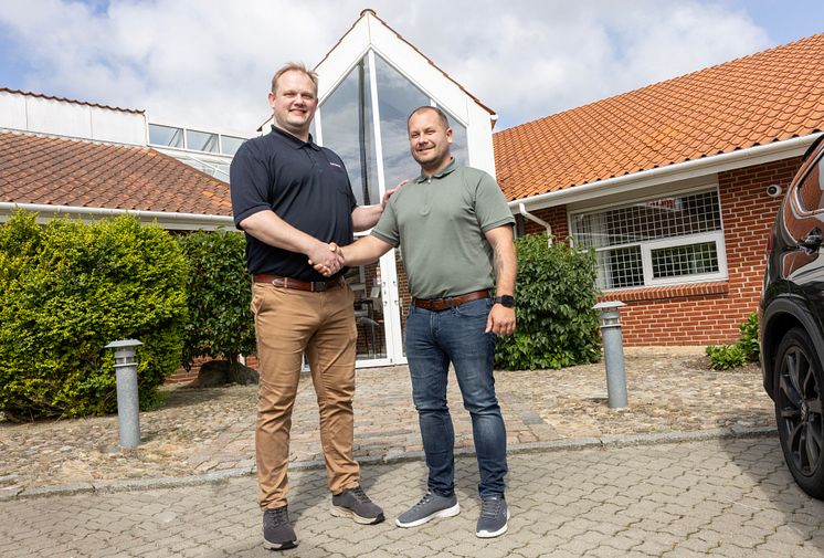 Sven Aage Jensen (t.v.) CEO for HOLTEC.DK  og Andy Bechmann, medejer og administrerende direktør for NetSec. Foto: HOLTEC.DK