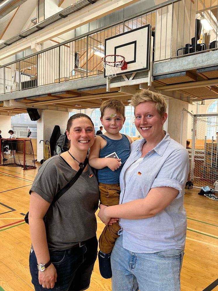 DRK-2402-1, Sara, Vanessa und Jonte .jpg