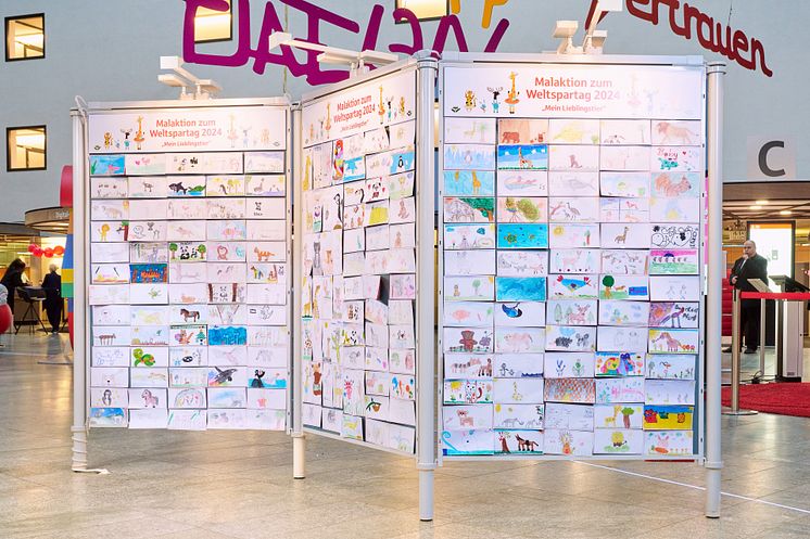 Bilderwand Weltspartag SSKM.jpg