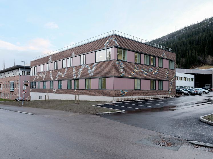 Fanden på bordstabelen av Sverre Gullesen