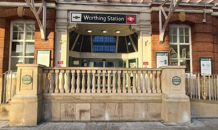 worthing-station-entrance.jpg