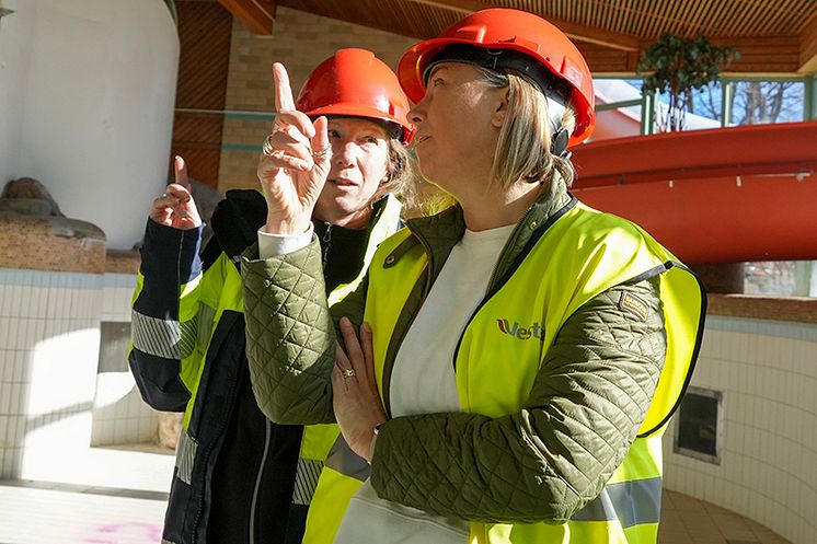 Vattenpalatset Anna-Carin och Emma liten.jpg