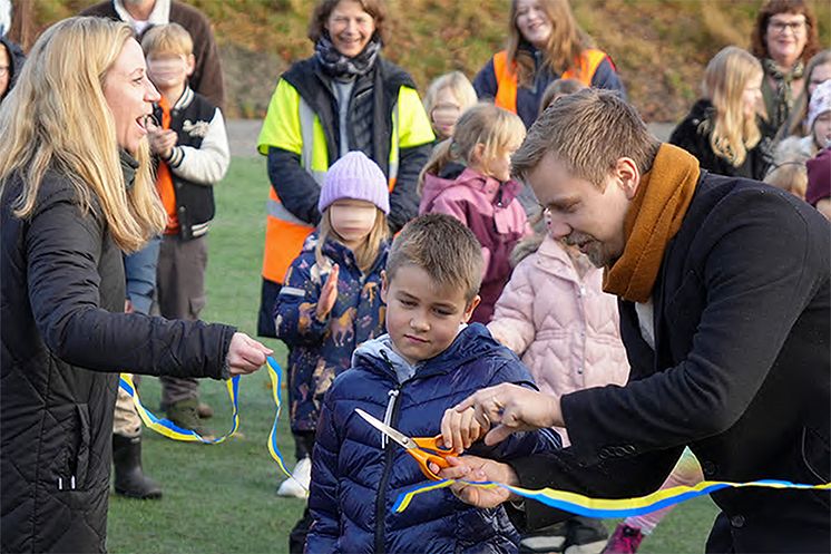 Invigning fotbollsplan 1 blur liggande kopiera.jpg