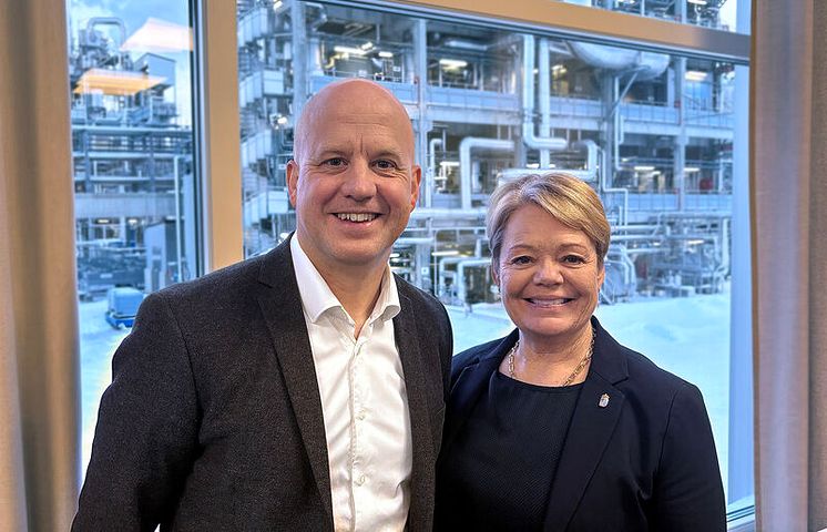 VD David Öquist och landshövding Lotta Finstorp.jpeg