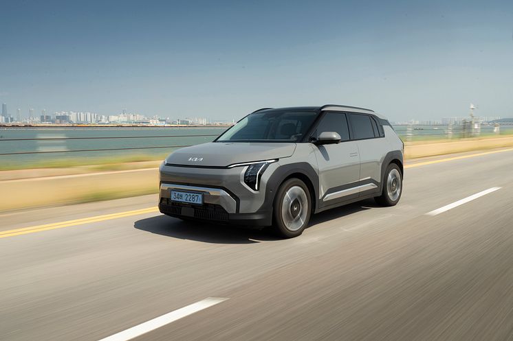 kia-ev3-baseline-shale-grey-seoul-dynamic-hires-0009.jpg