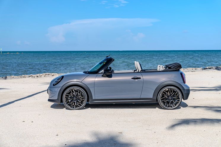 MINI COOPER S CABRIOLET _highRes_mini-cooper-s-conver.jpg
