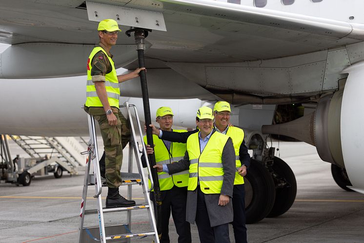 Biodrivstoffleveranse på Ålesund Lufthavn 1 - FOTO Morten Bergene.jpg