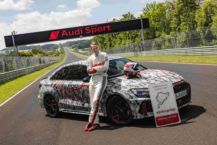 Audi Sport racer- og udviklingskører Frank Stippler sætter ny omgangsrekord med Audi RS 3 forseriemodel