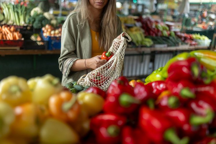 GenZ_Grocery_shopper (2).jpg