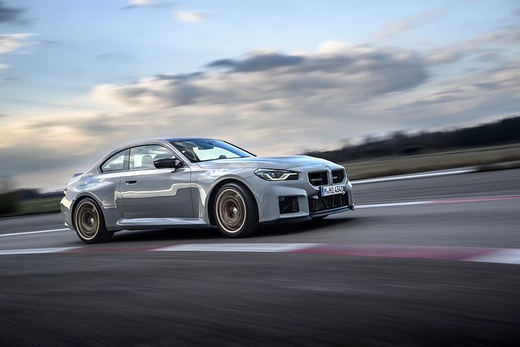 P90600846_highRes_the-new-bmw-m2-cs.jpg
