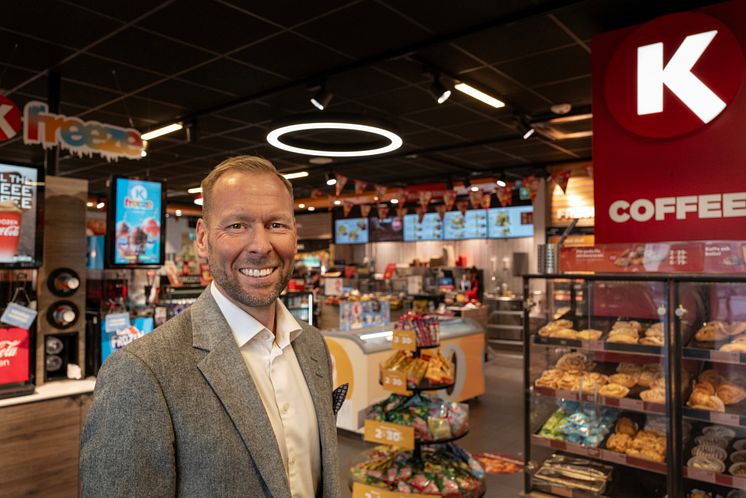 JOHAN ERIKSSON VID CIRCLE K I MÄRSTA-1.jpg