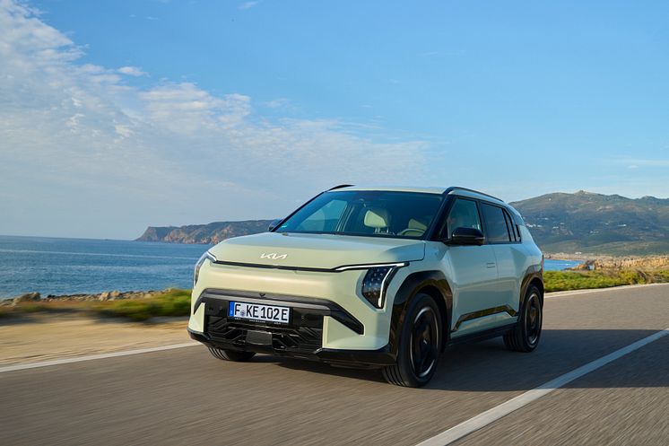 kia-ev3-gtline-aventurine-green-dynamic-hires-003.jpg