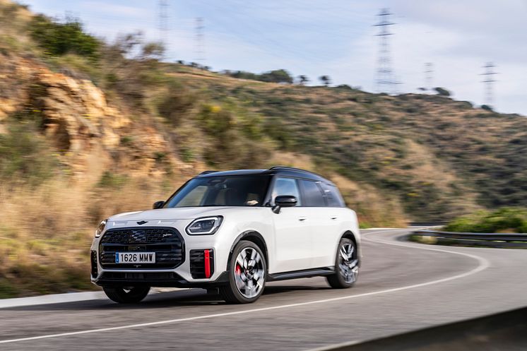 P90592860_highRes_mini-john-cooper-wor.jpg