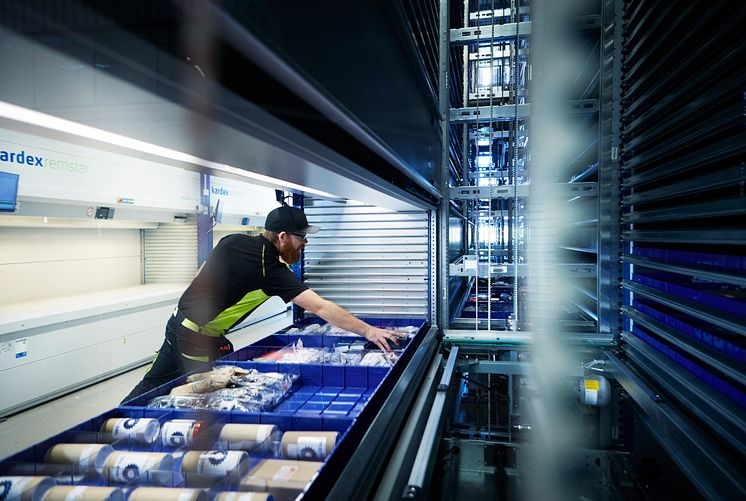 Warenaufzüge im Lager bei Olsson Parts