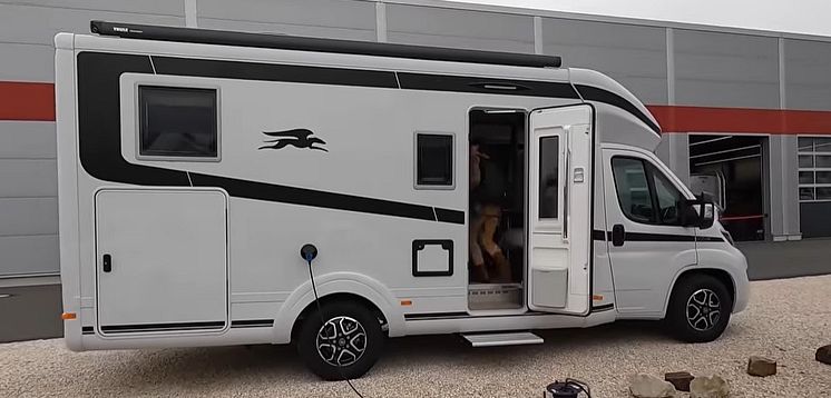 günstiges wohnmobil für 4 personen.jpg