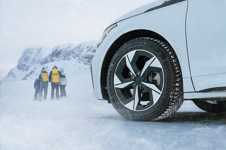 VC8_Snowshoeing - Additional Shots. Product.png