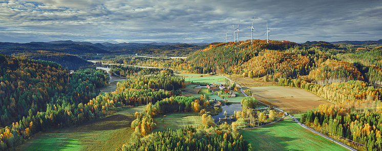 1-AI-landskapsbild med vindkraftsverk3 webb toppbild.png