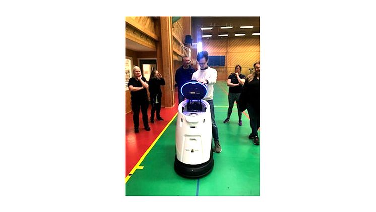 robot_sporthall2.jpg