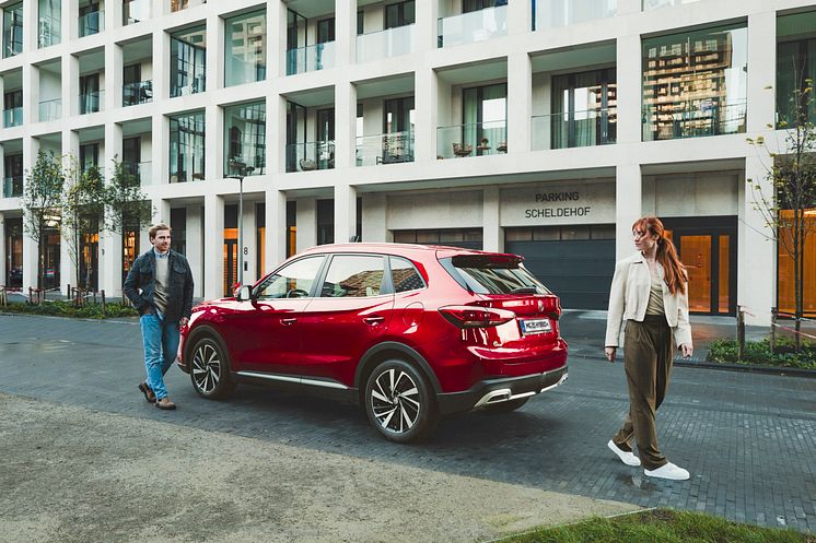 MG ZS HEV+with talent 4.jpg