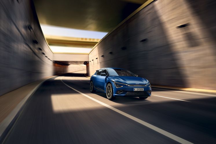 kia-new-ev6-gt-my25-YachtBlueMatt-dynamic-highres-10070x6716.jpg