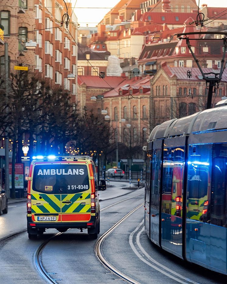 ambulance-8277351_1280.jpg