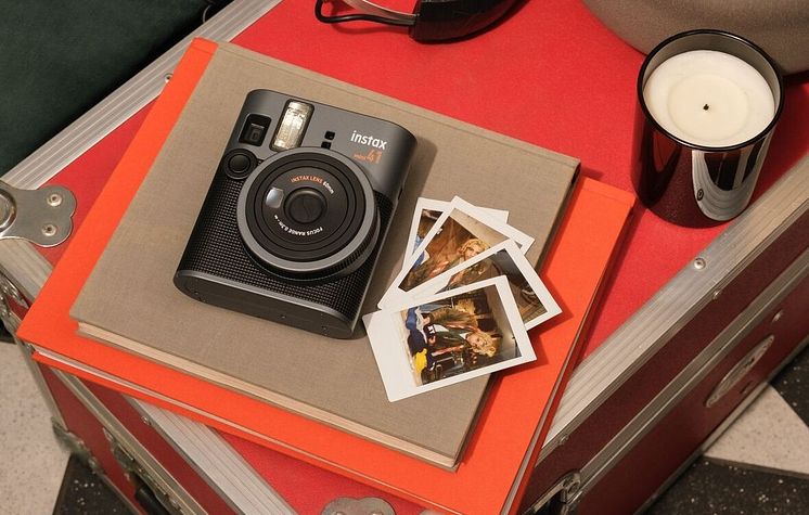 large-instax mini 41_stills1.jpg