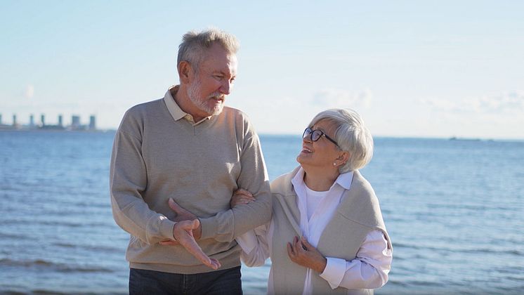 Couple-on-the-beach.jpg
