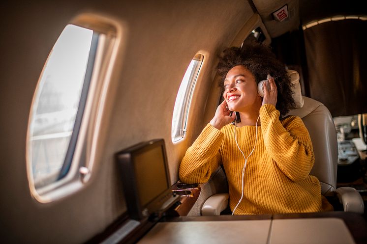 THEME_PLANE_PEOPLE_FIRST-CLASS_GettyImages-1184376411_Universal_Within usage period_101390.jpg