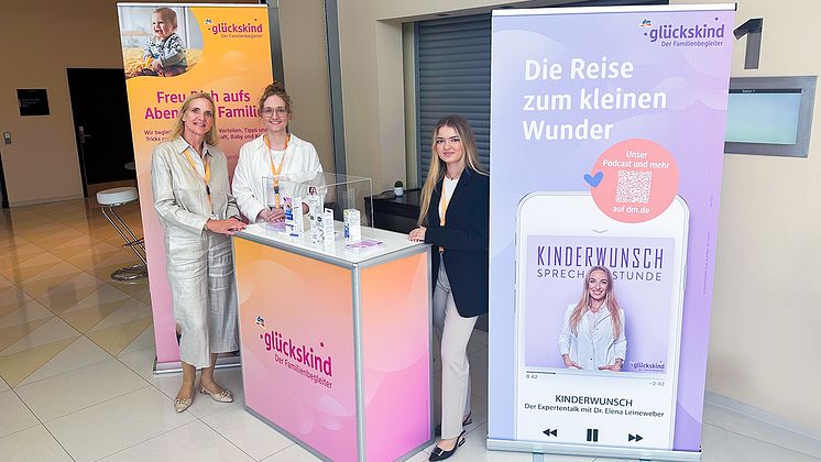 Erstmals präsentierte sich dm auf der Reprofacts-Tagung (v.l. Daiga-Patricia Kang, Anna Erlenmaier und Julia Kuzmickij).