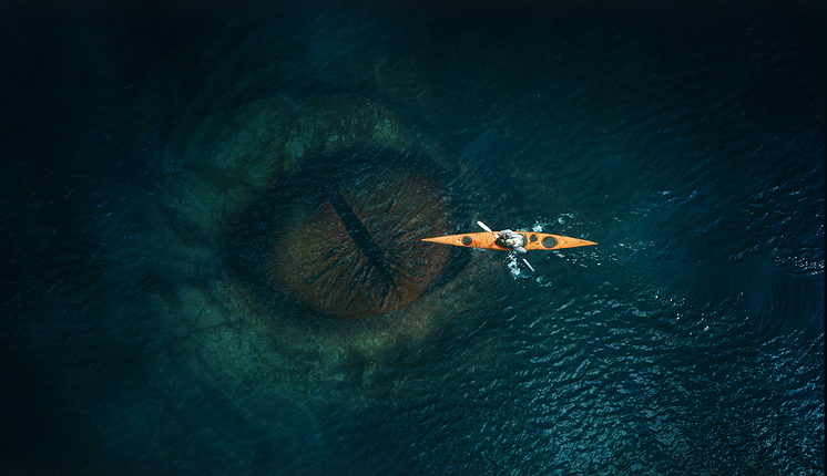 Kraken liggende kajakk PR still .png