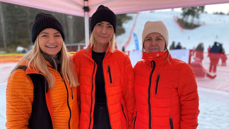 Amanda,-Alexandra,-Linnea-skiddag-1280x720.jpg