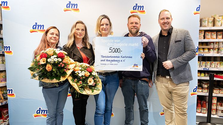 Regina Halmich Kassiererlebnis dm-drogerie markt Karlsruhe.jpg