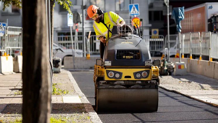 Svevia utför utläggningsarbete - foto - Rickard Kilström1280x720.webp