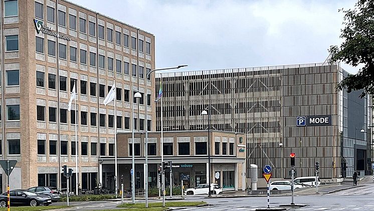 Västra Götalandsregionens kontor och parkering i Skövde. 