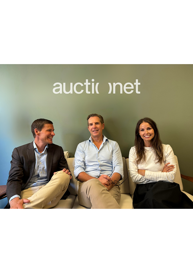 Måns Alfvén (CEO Alfvén & Didriksson) och Therese Östansjö Moberg (Investment Manager Alfvén & Didriksson) på var sin sida om Niklas Söderholm (CEO Auctionet).