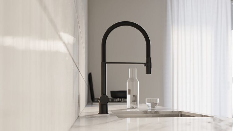 Gustavsberg_Estetic_Kitchen_Mixer_Duo_Pull-off_MattBlack_Sideview