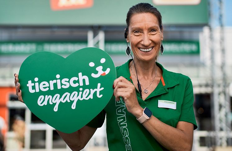 Fressnapf-tierisch-engagiert-Marktmitarbeiterin.jpg