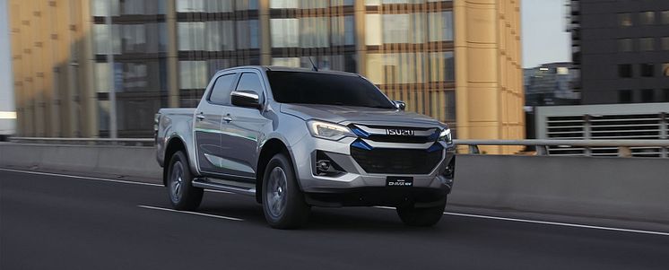 Isuzu_D-Max_BEV_1.1_LR.jpg