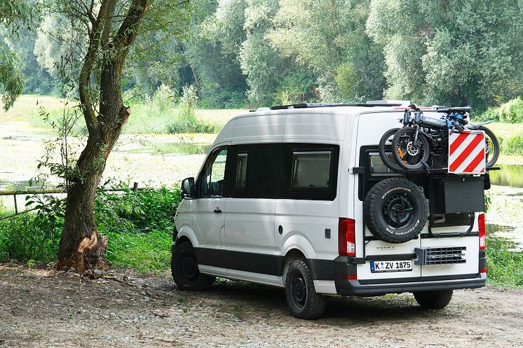Reisemobil am See_zur medialen Verwendung.jpg