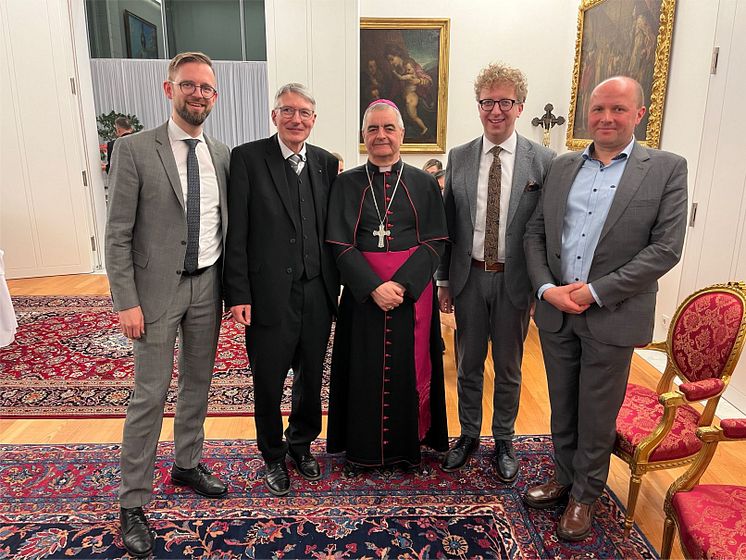 Neue Papstforschungen mit Expertise aus der Uni Vechta Empfang beim Apostolischen Nuntius in Berlin