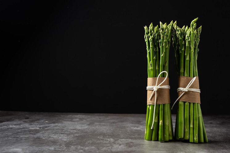 fresh-green-asparagus-table.jpg