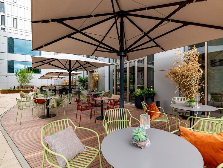 b'mine Frankfurt Airport - b'daily Terrasse