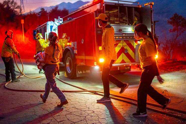 LA Fires bringing-supplies-to-fire-fighters.jpg