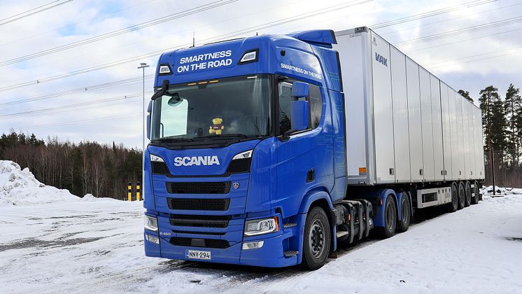R460-sininen-keula.jpg