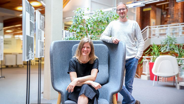 Dr.in K. Bubke, Leiterin der Universitätsbibliothek und Dr. C. Folkens, Leiter der Abteilung Lernraum und Services.